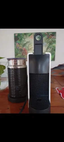 Máquina Nespresso Essenza 