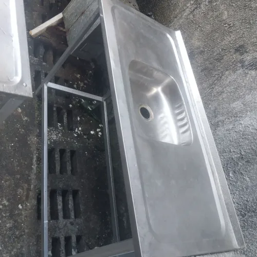 Pia de inox com os pes metalon calvanizado de 1,20mx54cm