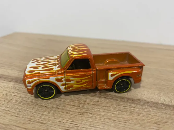 Hotwheels Custom 69 Chevy Pickup Laranja Flames Novo Loose 1:64