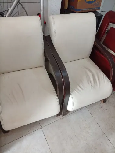 Poltrona estofada cada R$120,00