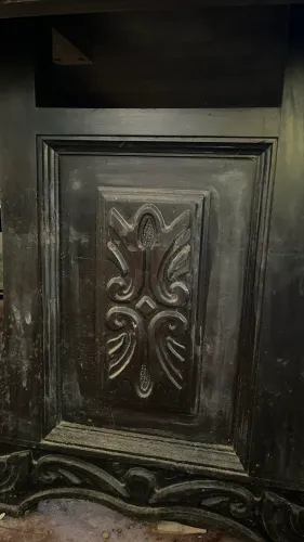 Conjunto Mesa e 8 Cadeiras de madeira Imbuia, peças únicas