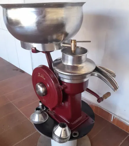Vendo Desnatadeira Milka 100