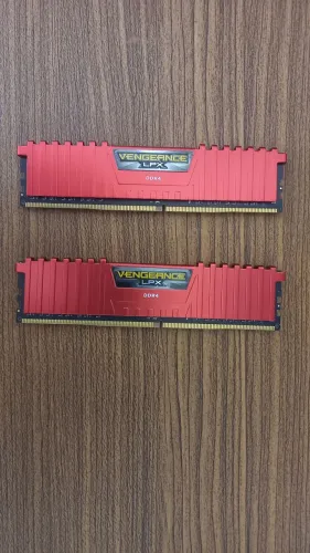 2 Memórias ram corsair 4 gb ram dual chanel