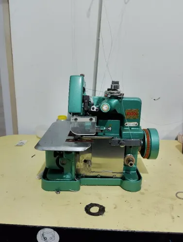 Máquina de Costura Overlock Chinesinha 
