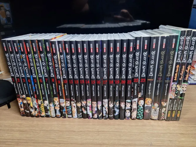Mangá Demon Slayer Kimetsu no Yaiba Completo
