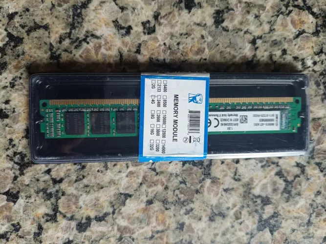 memória RAM Kingston ValueRAM de 4 GB DDR3