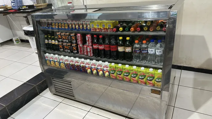 Vende se dois um balcão gelado um frize