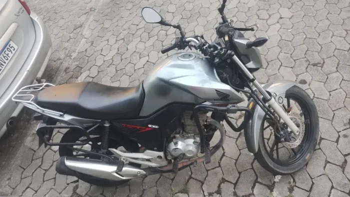 Moto tá praticamente novo 