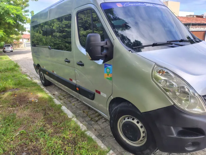 Van Master 15 lugares para Passeios e Viagens 