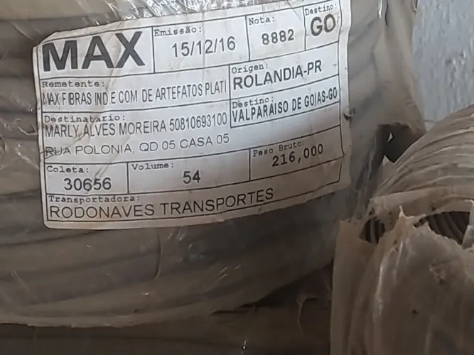 Vende-se um lote de 5 rolos de fibra sintética, importadas do Paranáibra móveis de metal