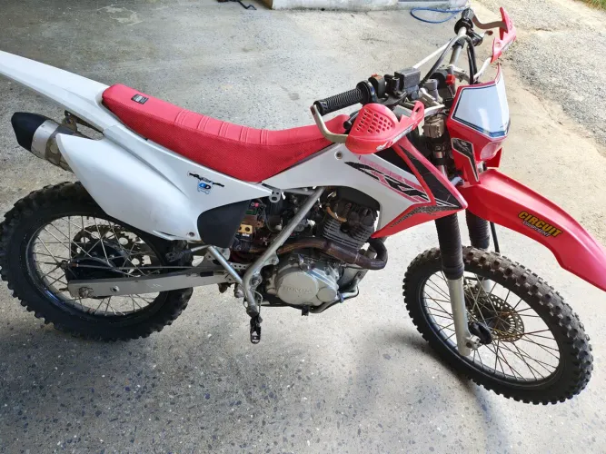 XR 200 carenagem CRF 