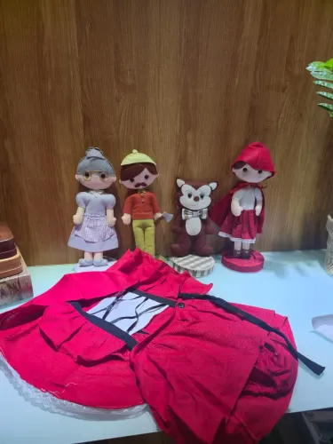 CHAPEUZINHO VERMELHO/ LOBO MAU/CAÇADOR E VOVÓ FELTRO + ROUPA DA CHAPEUZINHO.