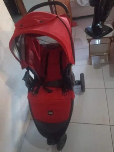 Carrinho com bebê conforto britax