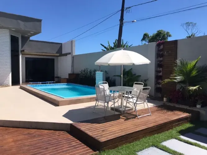 casa com 03 suítes e piscina em Itapoá - aluguel de temporada
