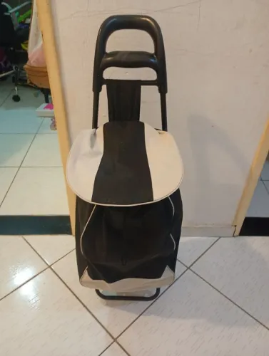 Carrinho de feira todo conservado