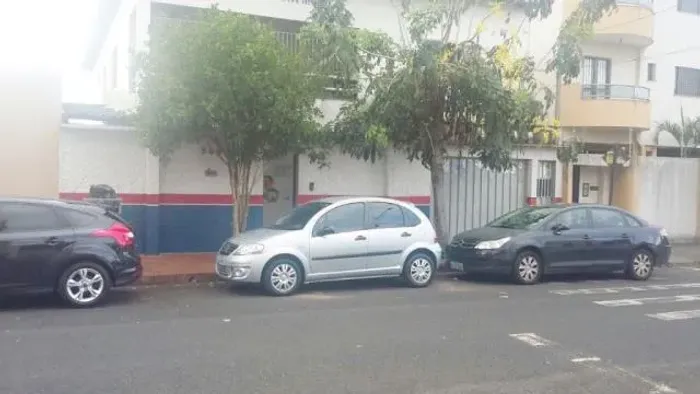 Comercial Casa Comercial em Uberlândia