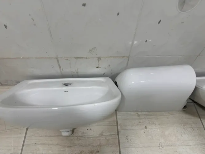 Lavatório pia suspensa DECA