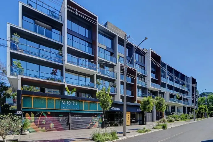 Rocca Imobiliária vende studio mobiliado com 57 m² com 1 suíte em Petrópolis - Porto Alegr