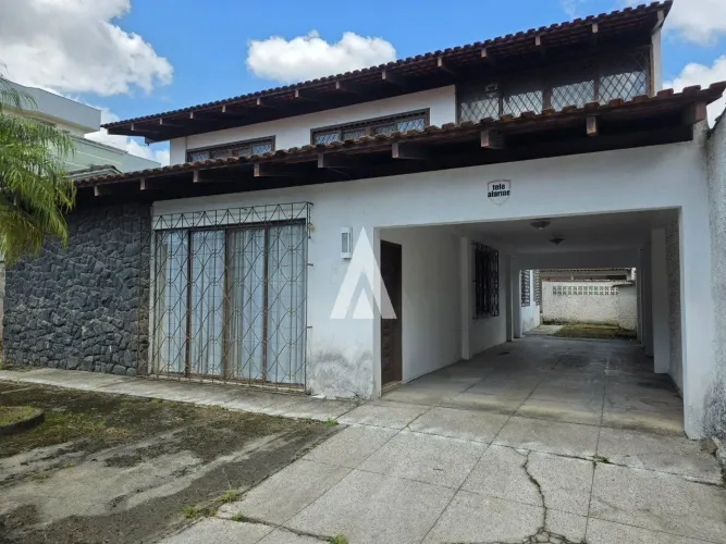 Casa com 2 suítes e 3 quartos à venda no bairro Saguaçu em Joinville-SC de R$1.200.000,00