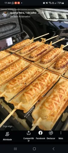 Crepe no palito garçonete