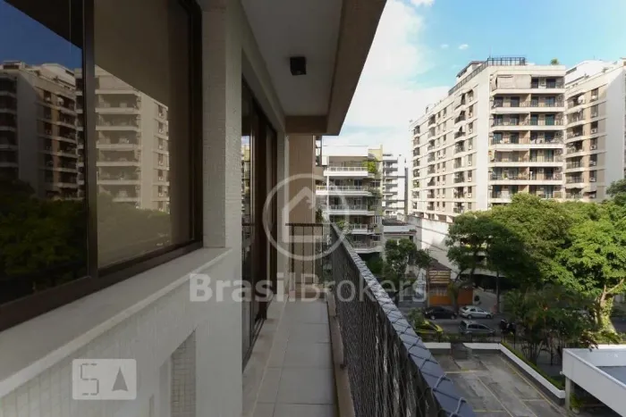 Apartamento com varanda e 3 quartos na Tijuca