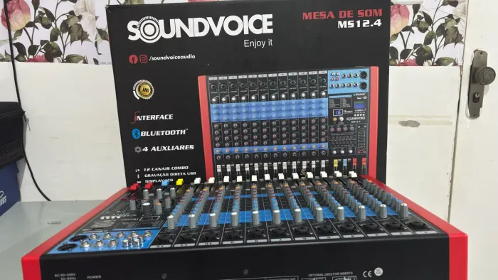 Mesa de som 12 canais SOUNDVOICE