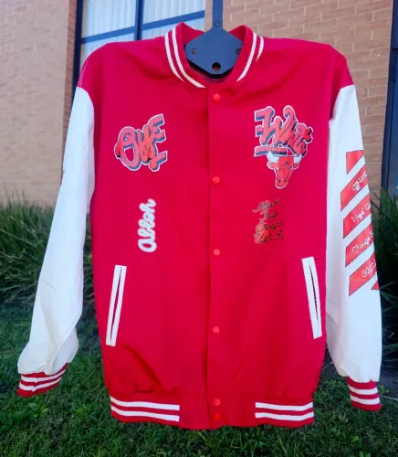Jaqueta OFF WHITE CHICAGO BULLS tamanho M importada novo nunca usei