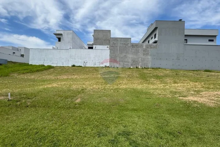 Terreno à venda no Condomínio Viva Segurança, qualidade de vida e excelente investimento