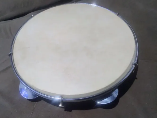 Vendo Pandeiro em couro e madeira 