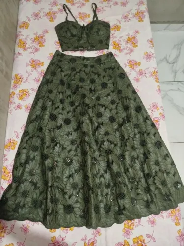 Vendo conjunto usado somente uma vez muito lindo e elegante