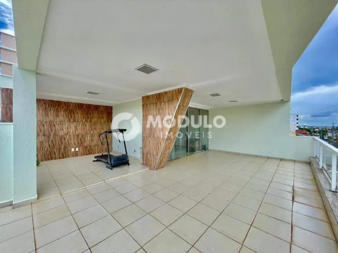 SOBRADO à venda, 4 quartos, 3 suítes, 4 vagas, Presidente Roosevelt - Uberlândia/MG