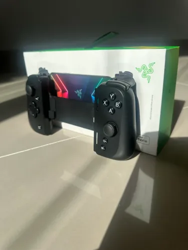 Controle Celular Razer Kishi para iPhone