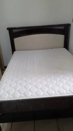 Cama de casal sem colchão