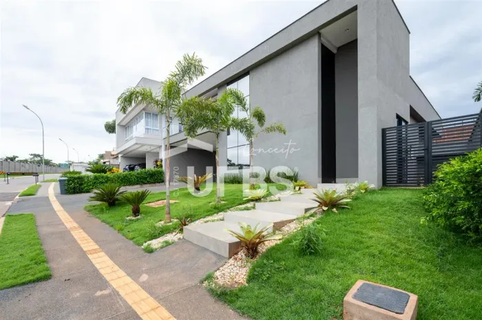 Casa térrea à venda Portal do Sol Garden 4 suítes 232 m² em lote de 444 m²