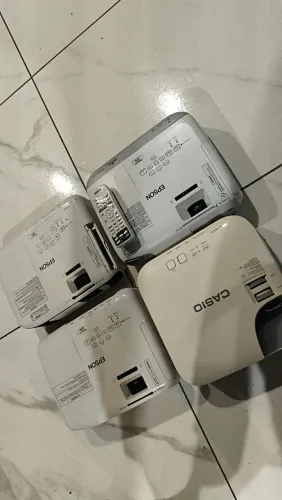 4 projetores com defeito/avaria Casio/s41/x29/x24