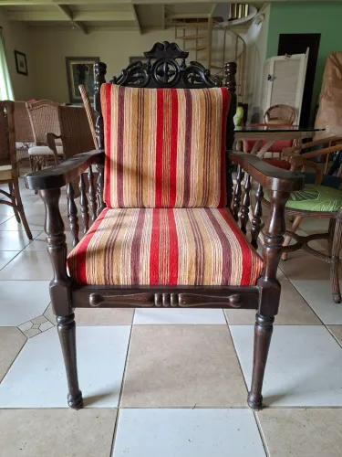 Poltrona antiga estilo Império 