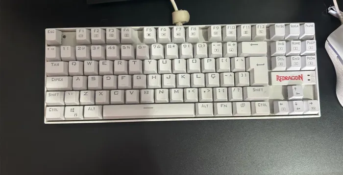 Teclado mecânico redragon kumara branco (RGB, switchs outemu Blue)