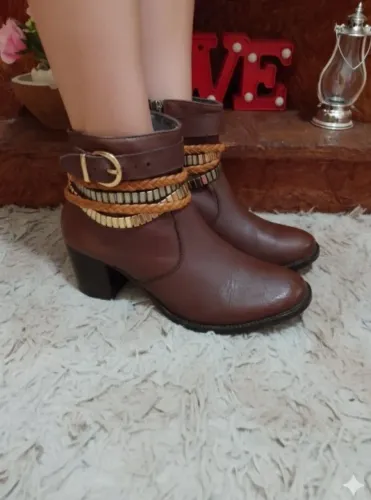 Bota couro marrom N°36