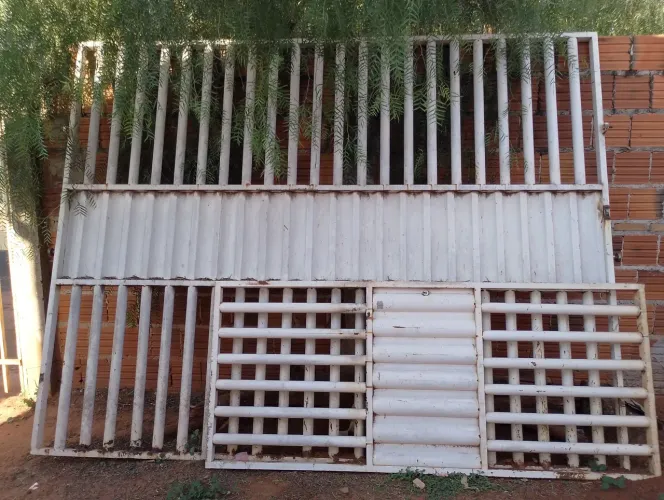 VENDO!!! Portão grande e pequeno social