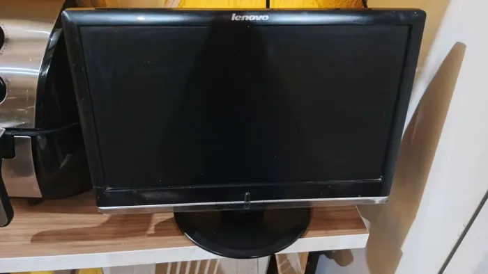 Monitor lenovo de 16 polegadas