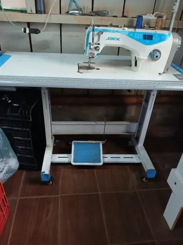 Máquina de Costura Elétrica jack A4