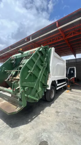 ALUGO CAMINHÃO COMPACTADOR / CAMINHÃO DE LIXO