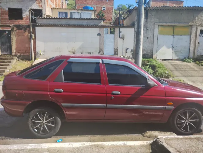 Ford Escort GL 1.8i 16V 4P 2000