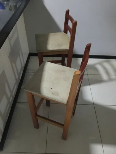 Banquetas de madeira