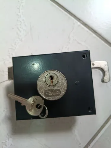 Fechadura de sobrepor