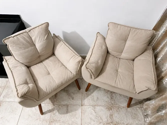 Par de Poltronas Bege - Apenas 3 meses de uso - R$ 700,00