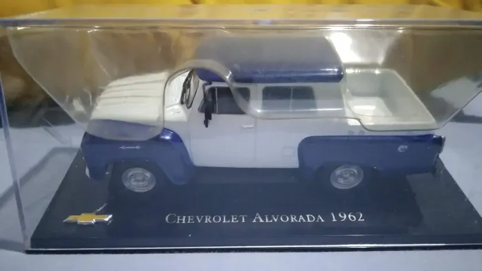 Miniaturas de carrinhos 1.43