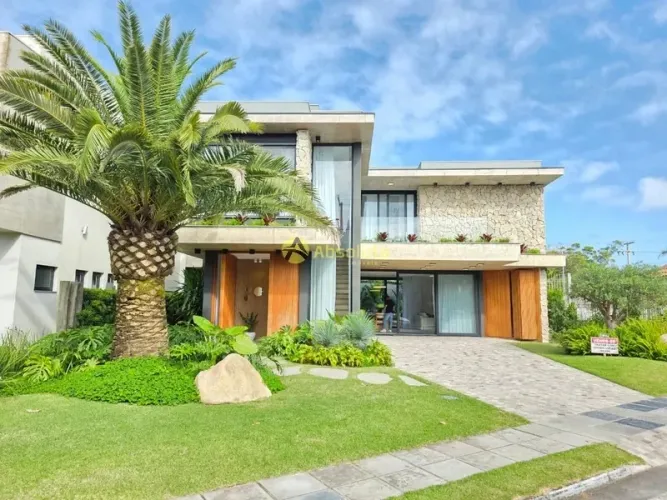 Condomínio Porto Coronado - Sobrado decorado, 4 suítes, piscina, nova!