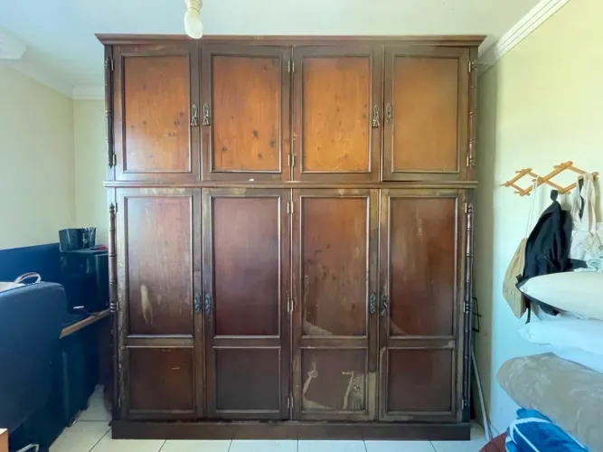 Guarda roupa antigo madeira maciça