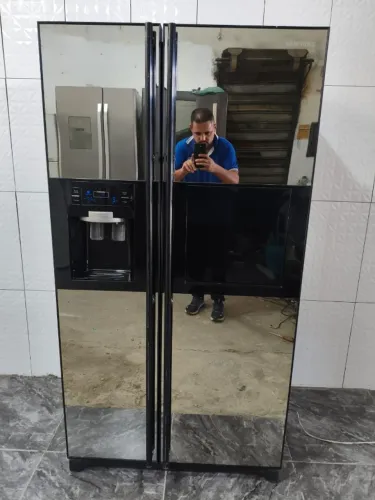Geladeira Side by side Samsung RS21HKLMR Frost Free BLACK PIANO ESPELHADA 506 Litros 127V